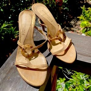 Vintage Kenneth Cole New York golden leather sandals 4” heel with ring on vamp